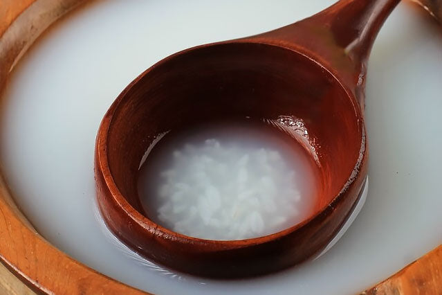 sikhye-korean-rice-punch-with-rice-in-wood-bowl
